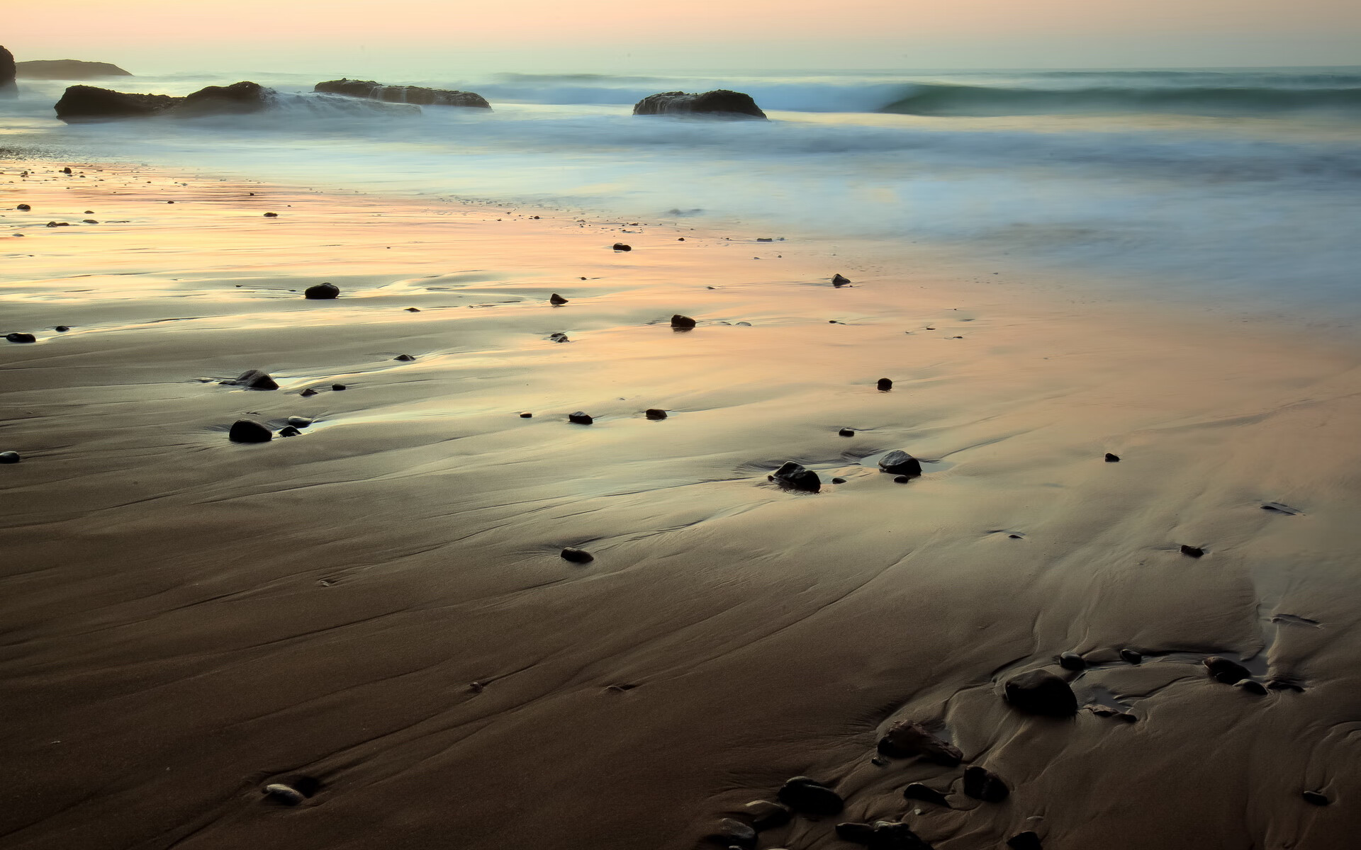 开云网站-国家队攻守转换速度为何普遍滞后，国家队02转手指表情包